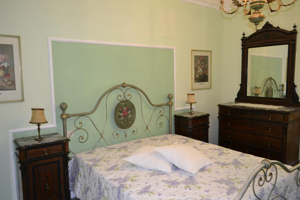Corte Palazzo Picedi Benettini Сарцана Номер фото
